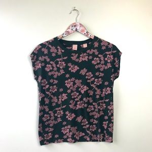 Maison Scotch dark green & purple floral shirt sleeve tee size small.